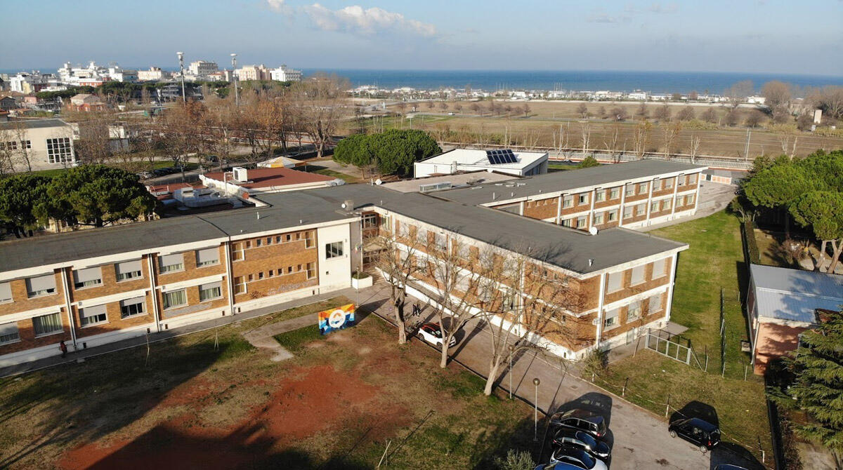 Ritorno sui banchi per oltre 1000 studenti di Misano. Vicesindaca: "Siate sempre curiosi" - Istituto Comprensivo di Misano