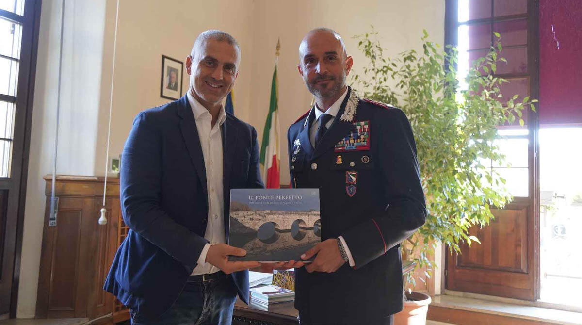 Rimini, nuovo Comandante provinciale Carabinieri ricevuto dal sindaco Sadegholvaad - Il sindaco omaggia il nuovo Comandante Provinciale dei Carabinieri