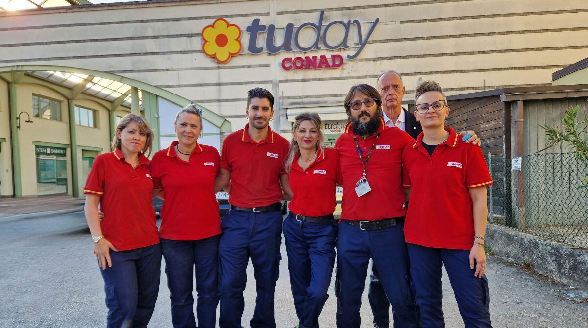Villa Verucchio, il supermercato cambia forma: arriva "Tuday Conad" - Lo staff del Tuday Conad