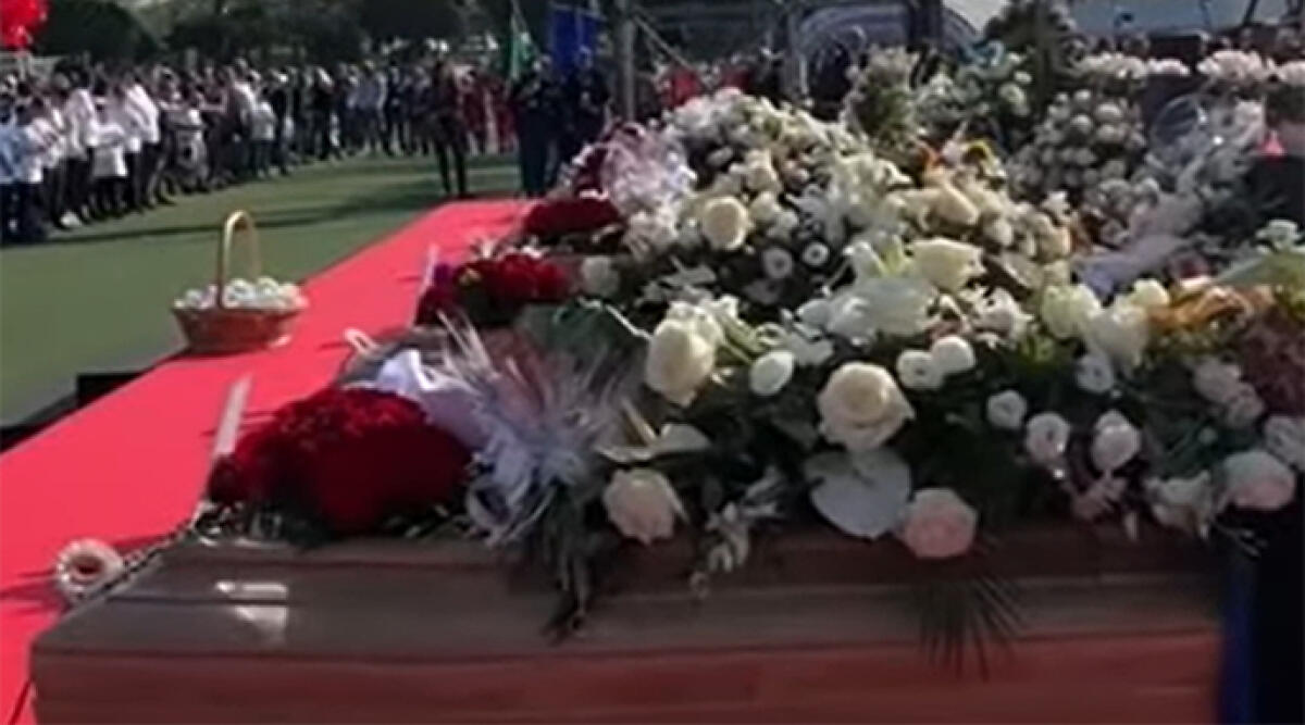 Anniversario tragico incidente: Riccione ricorda le vittime con un mese di eventi - Il funerale delle sette vittime morte in A4