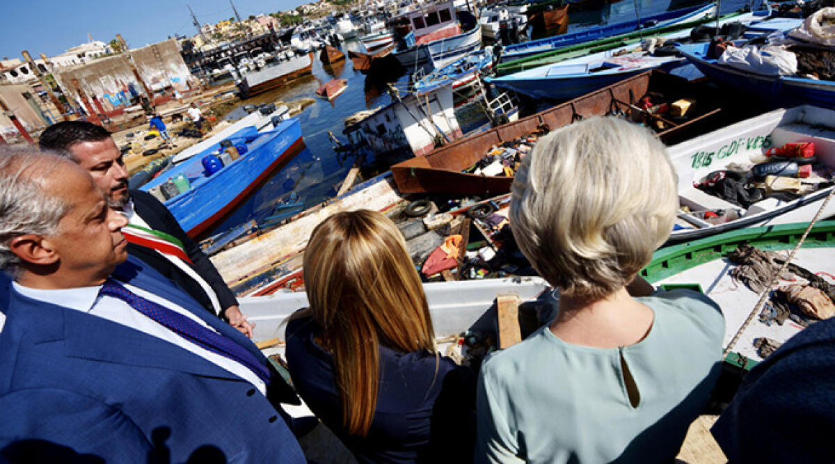 Visita di Von der Leyen e Meloni a Lampedusa: dichiarazioni e tensioni sull'immigrazione - Von Der Leyen a Lampedusa, foto Ansa
