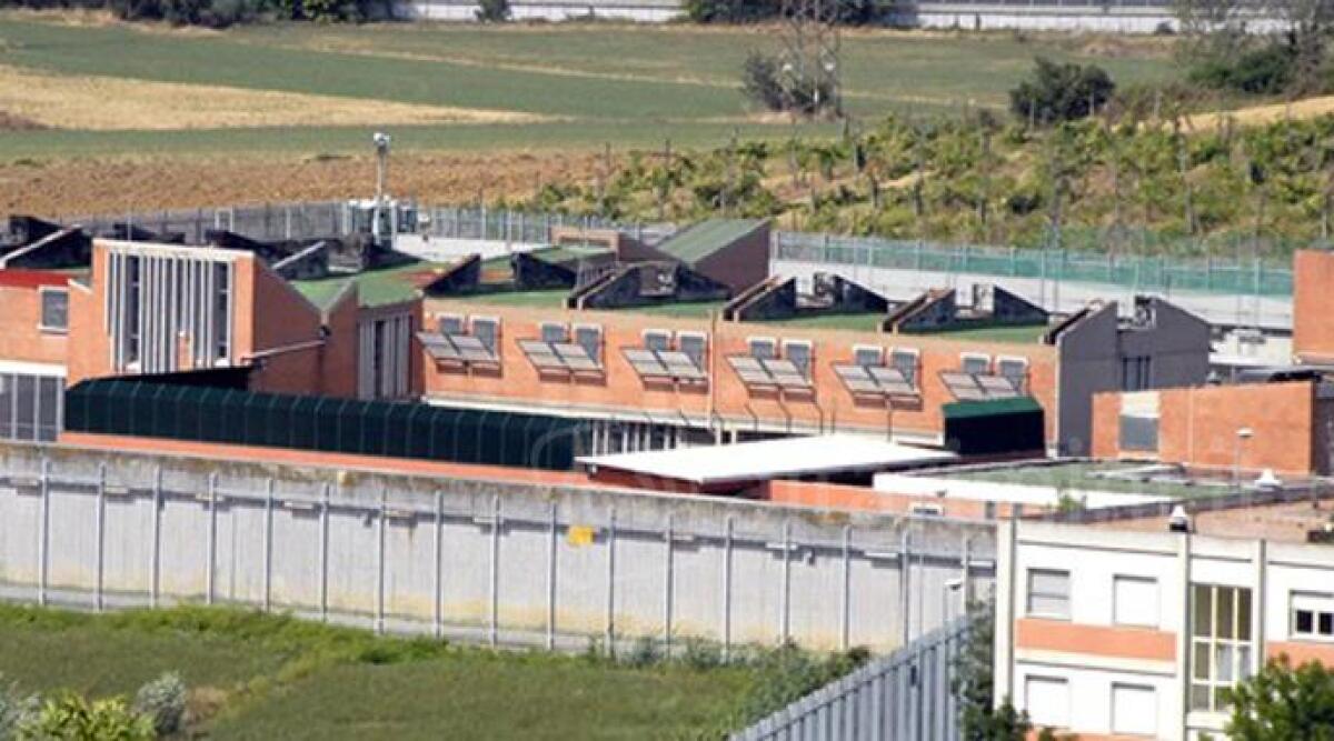 Ai Casetti di Rimini detenuto violento: calci pugni ad una guardia penitenziaria - Il carcere di Rimini (Archivio)