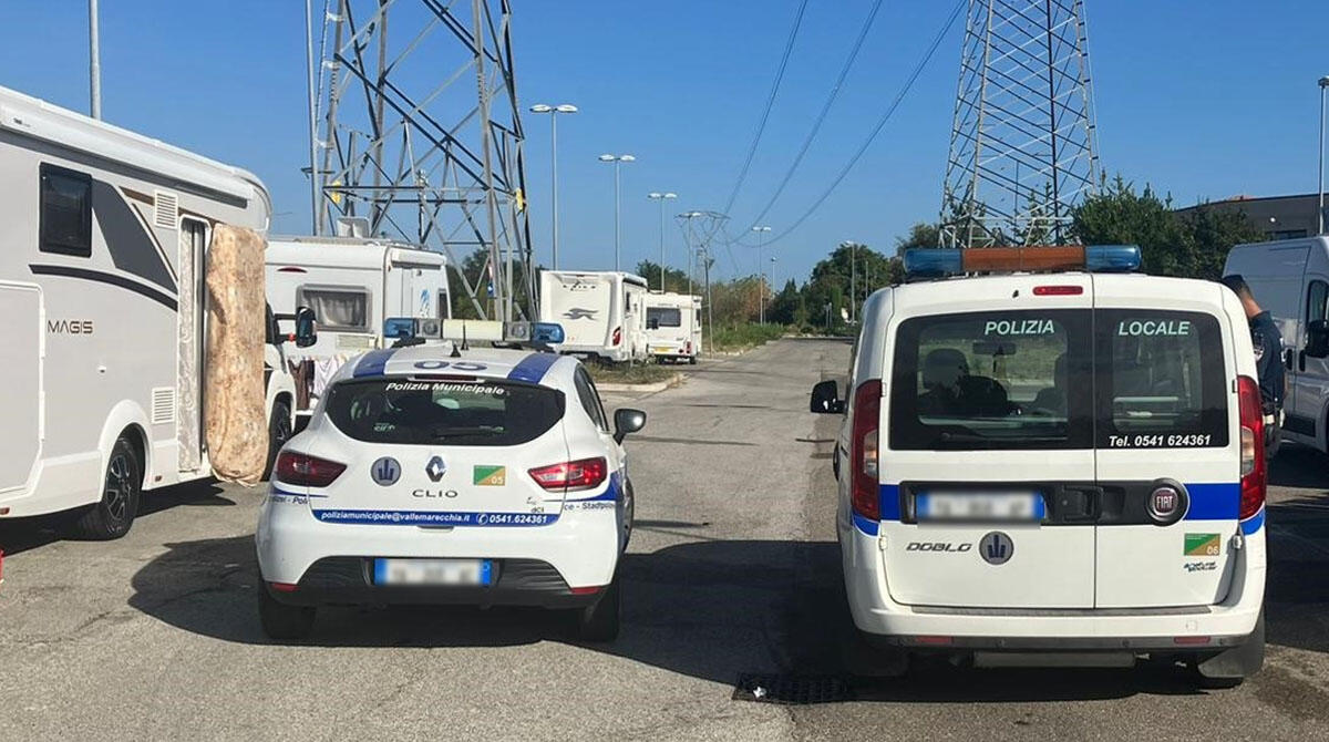Sgomberato il campo nomadi di Santa Giustina: 8 carovane allontanate - L'intervento della Polizia Locale di Santarcangelo di Romagna