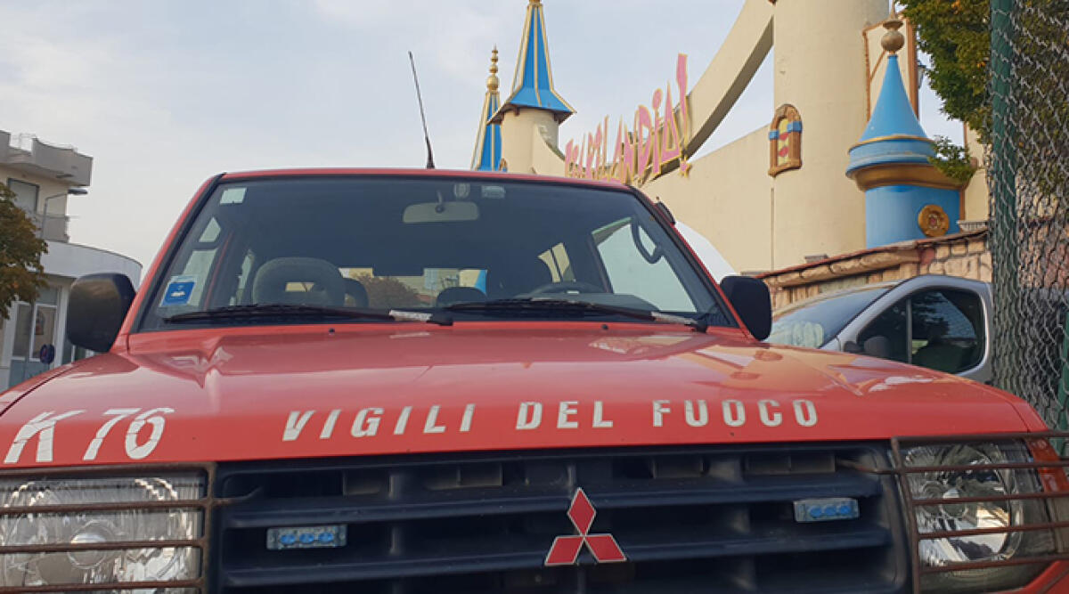 Incidente nel parco divertimenti di Fiabilandia a Miramare: mamma e figlio feriti - Sul posto anche i Vigili del Fuoco chiamati per fornire assistenza