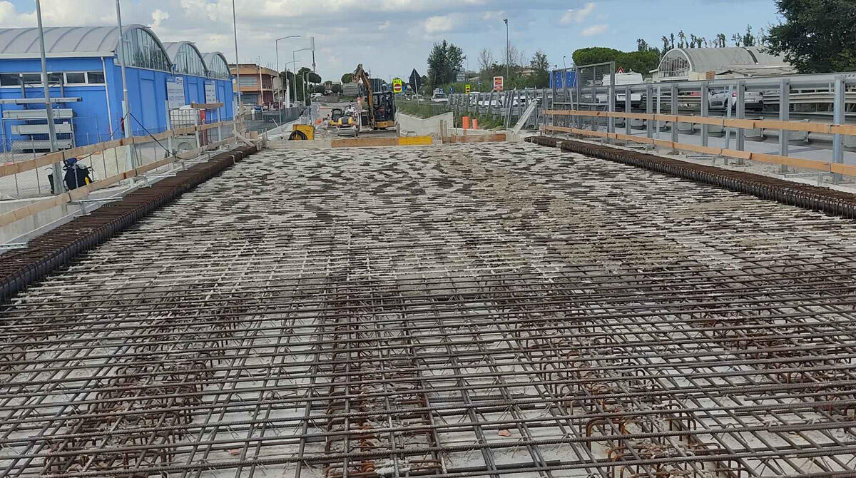 Prolungamento di via Tosca, avanzano i lavori sul ponte del torrente Mavoncello - 