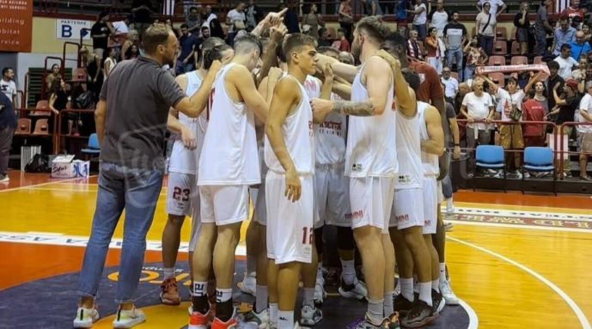 Basket A2, Supercoppa: il derby di Forlì è dell'Unieuro (67-61). RivieraBanca eliminata -