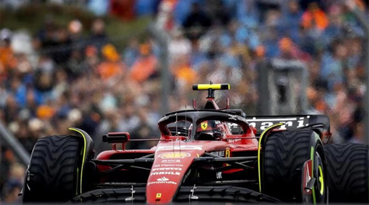 Trionfo Ferrari a Singapore: prima vittoria nel campionato del mondo 2023 - Carlos Sainz al volante della Ferrari. Foto Ansa