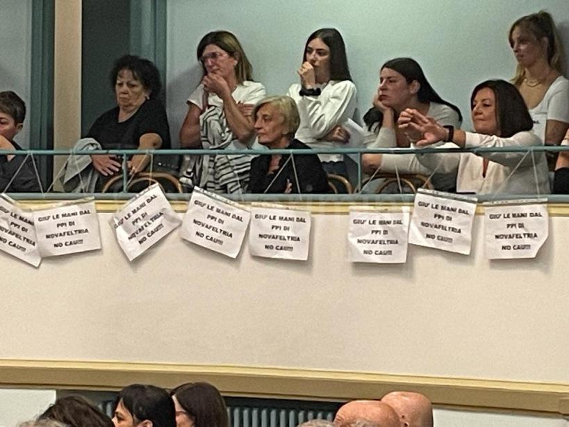 I cartelli di protesta esposti