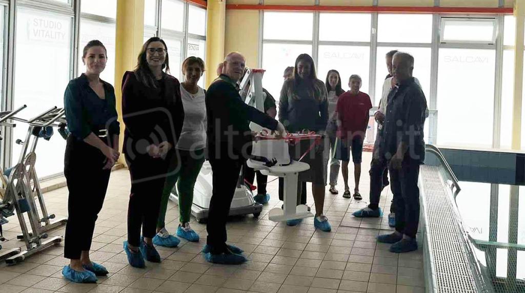 Il simbolico taglio del nastro da parte del sindaco Zanchini