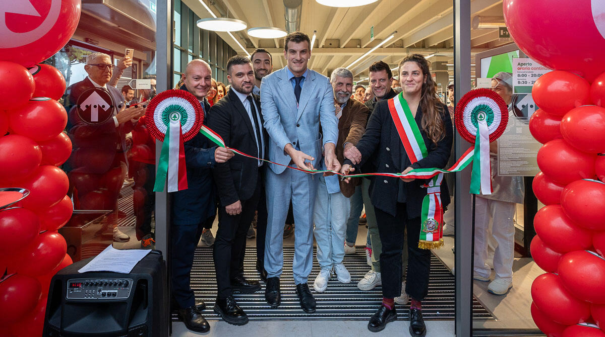 Apre Eurospar a Santarcangelo, assunte 39 persone del posto - Il taglio del nastro