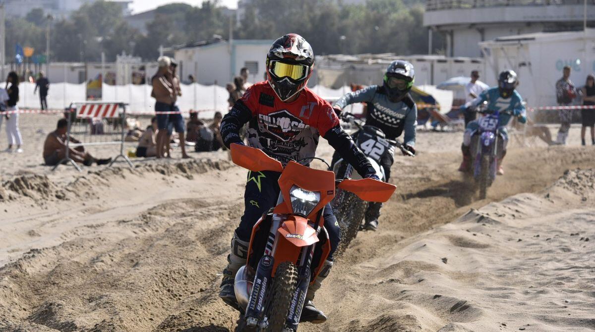 La spiaggia di Rimini protagonista di Malle Mutór: grande successo per le moto a pochi passi dal mare - Mar&Mutór - PhotoCredits SF FotoEventi