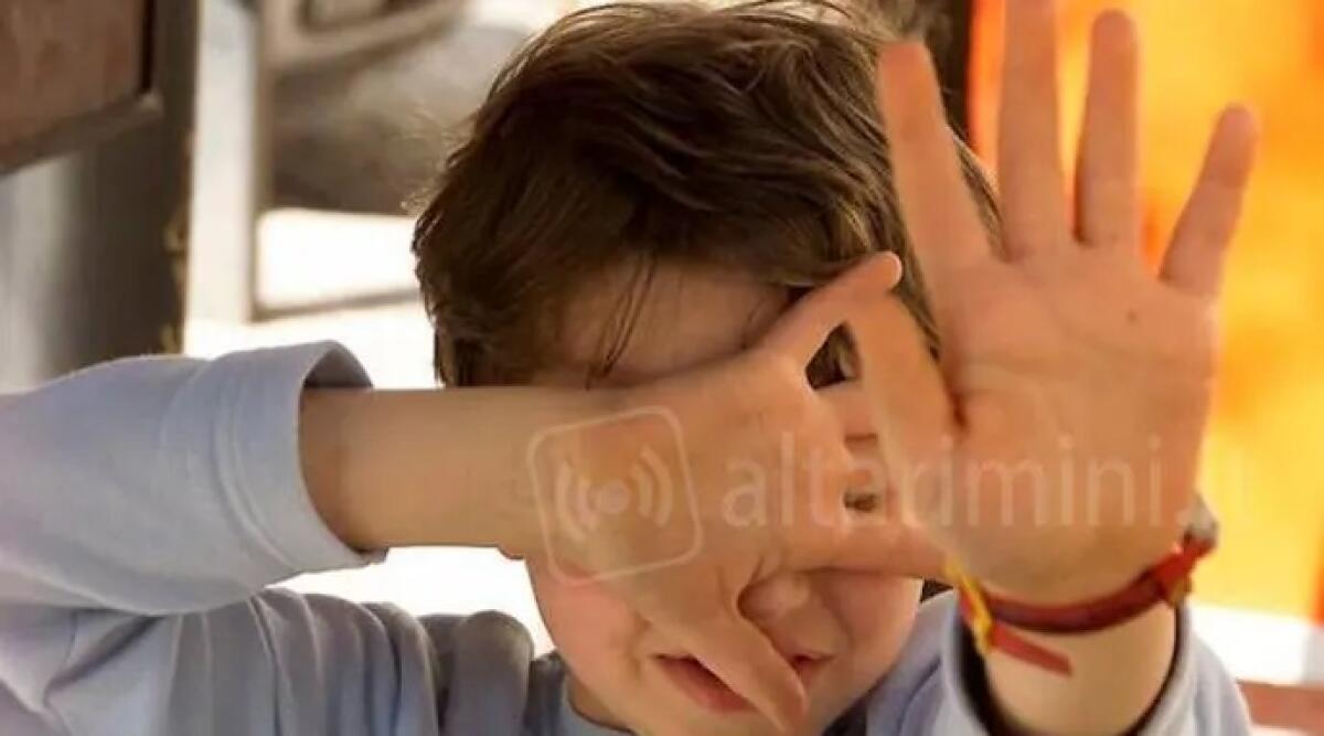 Maltrattamenti all'asilo, maestra condannata: dovrà anche risarcire le vittime assieme al Comune di Rimini - Bambino FOTO DI REPERTORIO