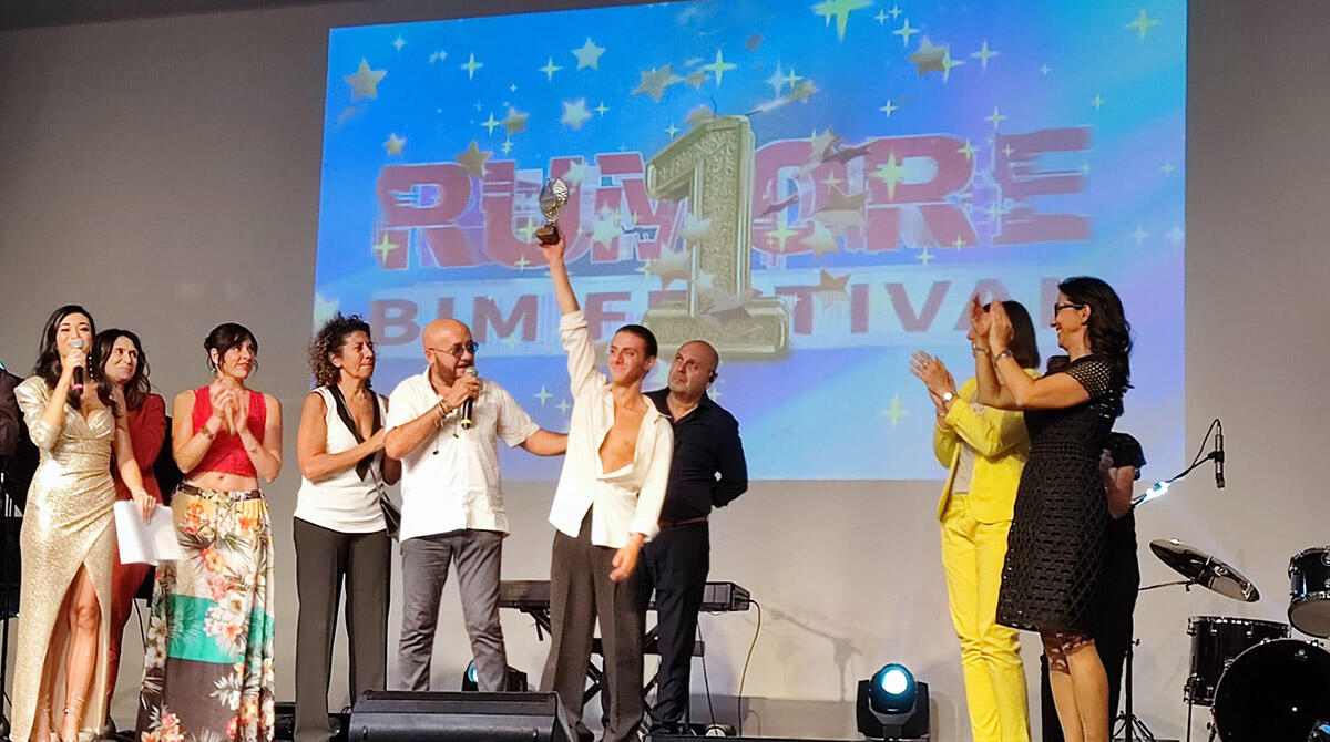 "Ballo, ballo", il ballerino Vito Bubolo vince il contest dedicato a Raffaella Carrà - Vito Bubolo vince il Rumore Bim Festival 2023