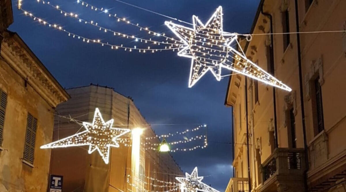 La Romagna si prepara alla stagione invernale con il concept “Sette Lune da trovare” - Luminarie "Sette Lune"