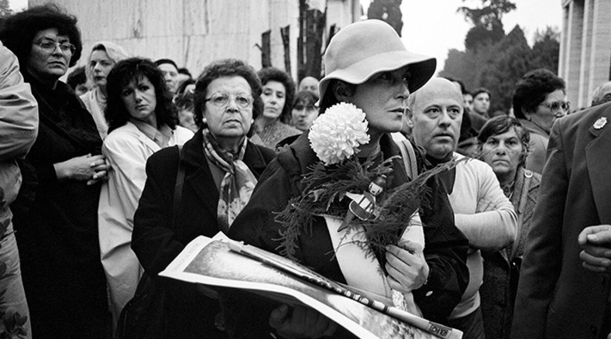 Rimini 1993-2023: la riscoperta fotografica del funerale di Fellini - Rimini 31 ottobre 1993 © Marco Pesaresi