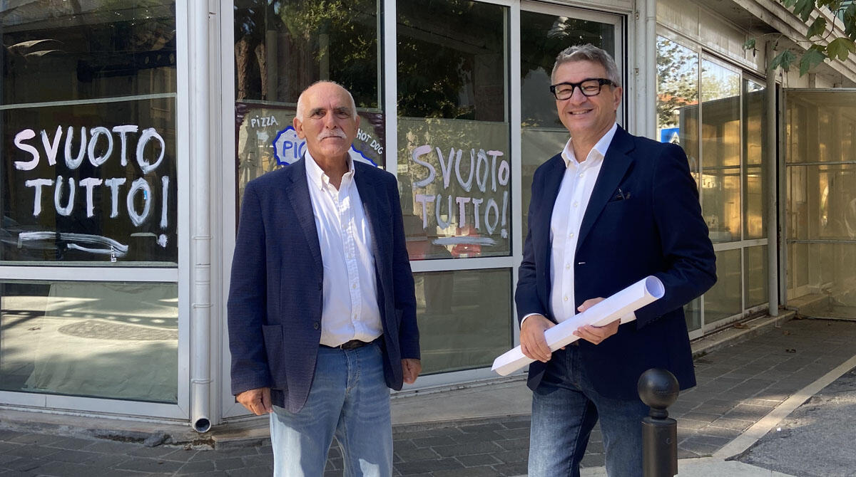Cattolica, l'ex bar Time ospiterà la Farmacia numero 1 dopo il trasloco da via del Prete - Gli assessori Romeo e Pieri