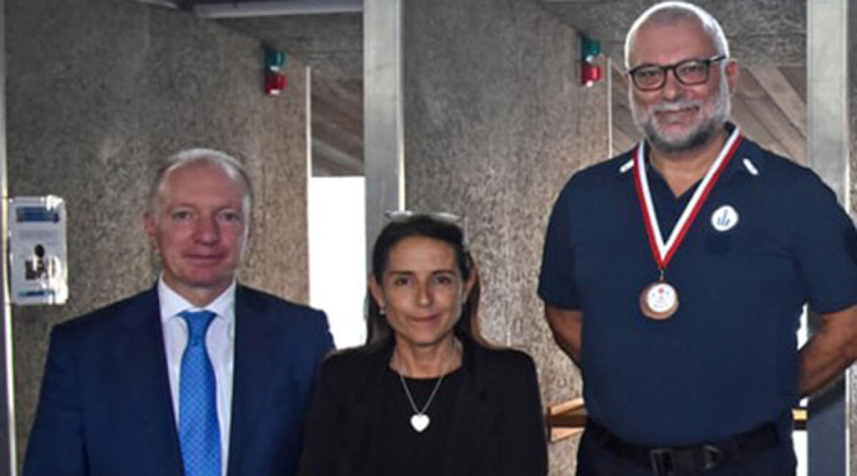 Sovrintendente Giuseppe Perra: Terzo al Campionato Regionale di Tiro Operativo - Il sovrintendente Perra premiato dal Sindaco di Piacenza Katia Tarasconi e dal Questore Ivo Morelli