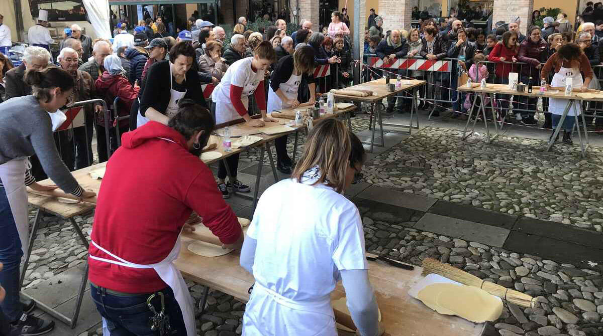 Fiera di San Martino, Santarcangelo celebra il cibo e le tradizioni romagnole - Palio della piada