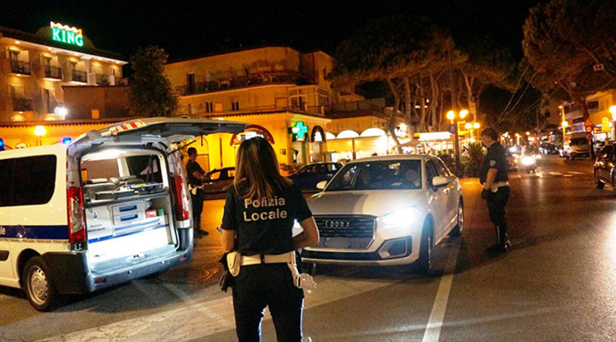 Alcol alla guida, su 56 auto controllate, 18 conducenti sanzionati dall'etilometro - Controlli Polizia Locale, foto di repertorio