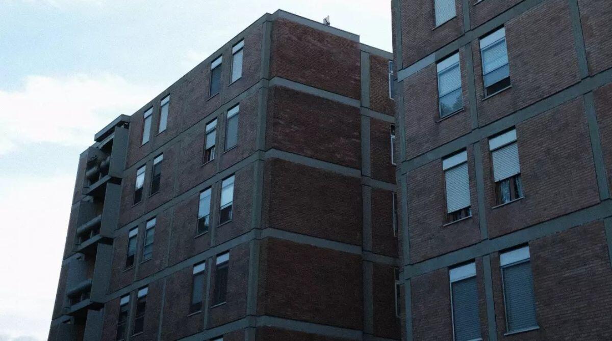 Incontri fotografici al V Peep Ausa: Esplorazioni urbane al cinema Astoria di Rimini - I condomini del Peep Ausa