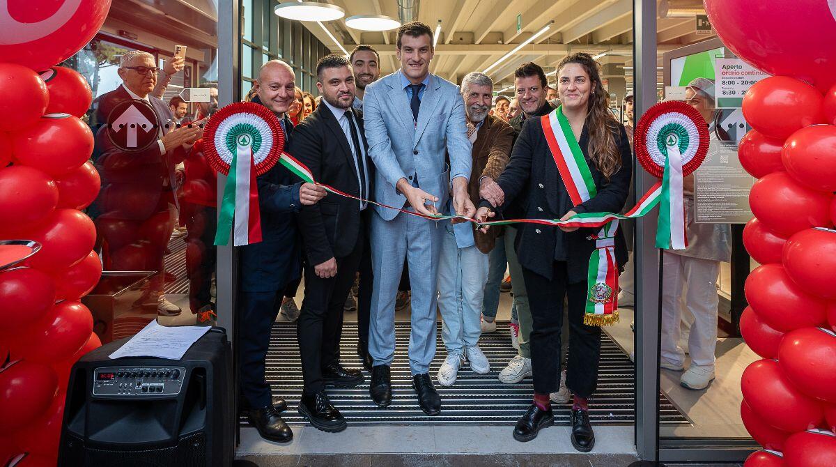 Inaugurato nuovo supermercato a Santarcangelo: 1500 mq e 39 persone assunte - Taglio del nastro