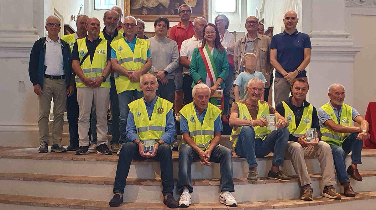 Il Trono di Verucchio ai cittadini che prestano servizio di volontariato per la città - I volontari premiati con la sindaca Sabba