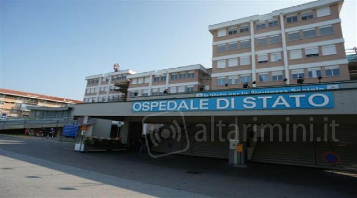 Tragedia all’Ospedale di Cailungo: donna 64enne precipita dalle scale esterne e muore - Foto repertorio