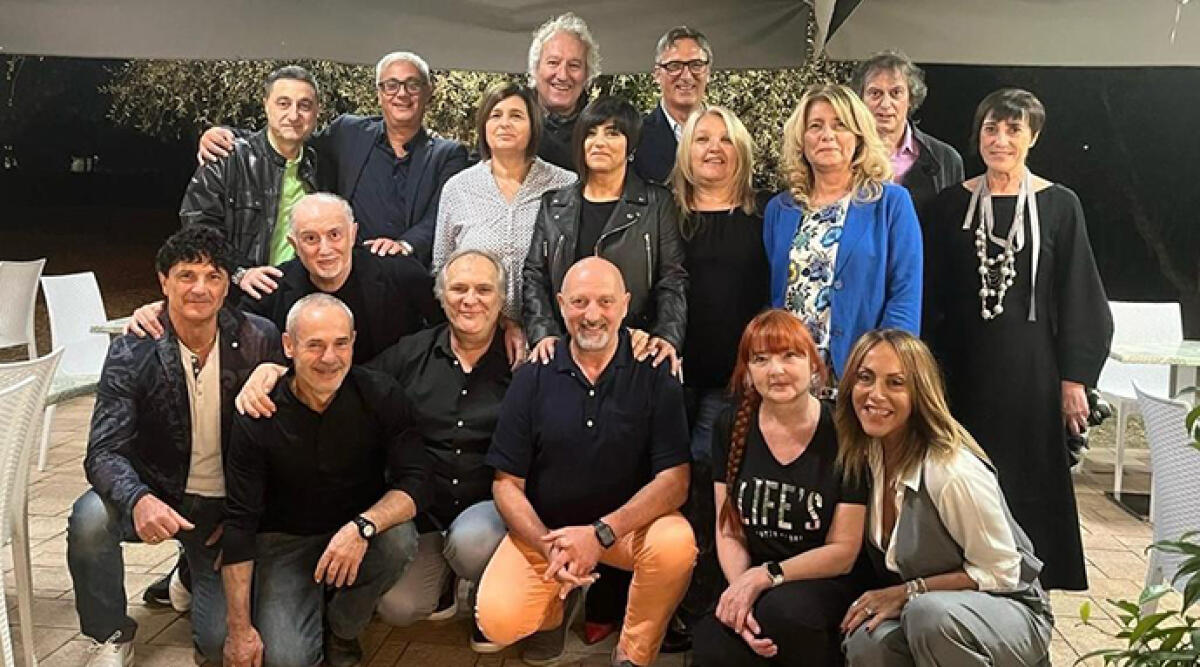 Diploma di Ragioneria: si ritrovano 40 anni dopo, loro vite hanno percorso strade diversissime - Diploma di Ragioneria: 40 anni dopo, gli ex studenti si ritrovano