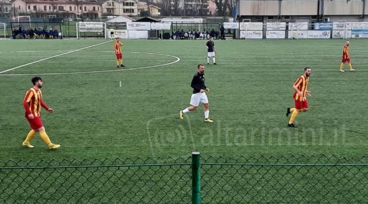 Calcio Promozione, per il Gabicce Gradara delicata sfida al 'Magi' contro la capolista Fermignanese (degli ex) - Enrico Bartolini (al centro)