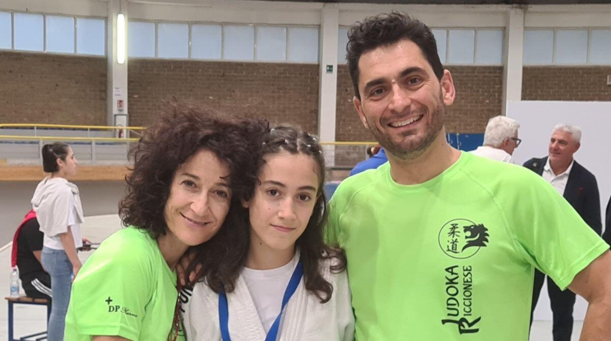 Judo Riccione, terzo argento per la giovane agonista Sofia Longo - Al centro Sofia Longo