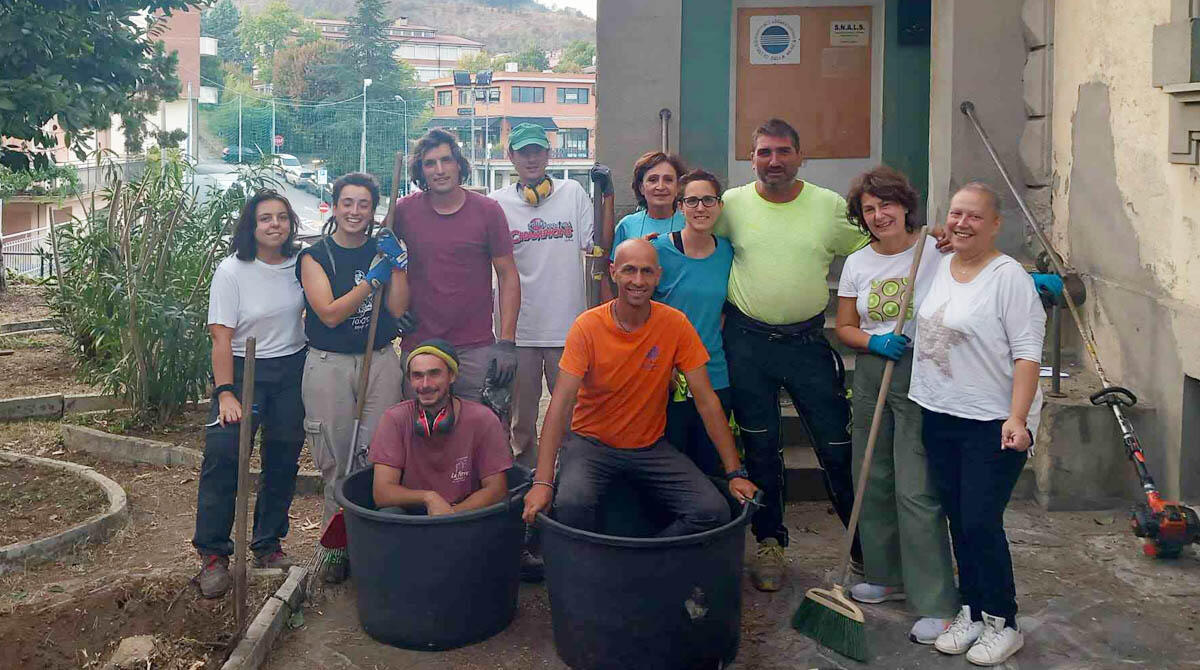 Casa Monti di Novafeltria: gli spazi verdi rimessi a nuovo dagli aspiranti giardinieri d'arte - Gli aspiranti Giardinieri d'arte