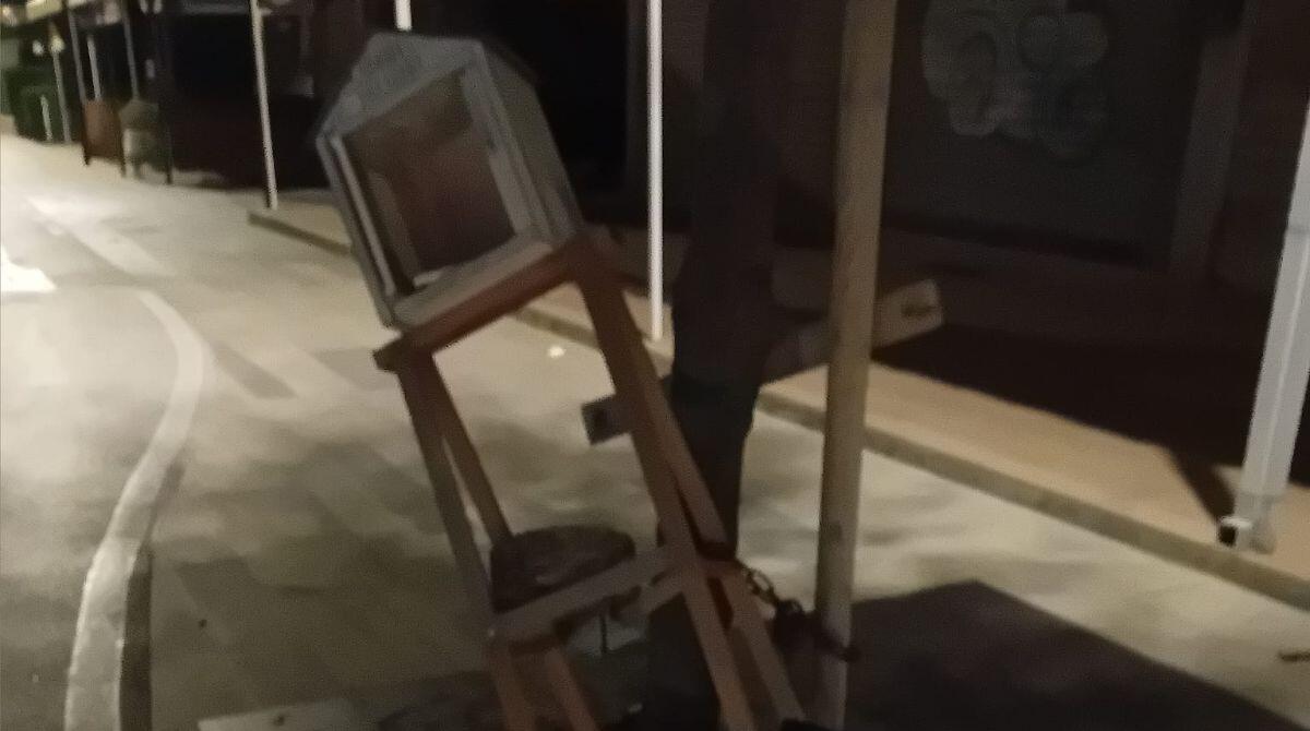 Vandalismo a Viserbella: abbattuta casetta del bookcrossing ma subito ripristinata - La casetta dei libri di Viserbella