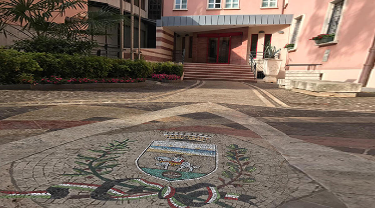 Riccione, slitta sentenza Consiglio di Stato su annullamento elezioni - Ingresso Municipio Riccione. Archivio