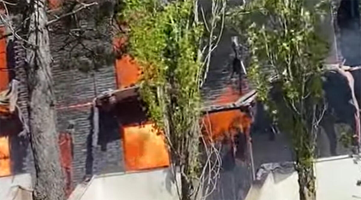 Devastante incendio nel complesso residenziale di Casteldelci: proprietario ed edile sotto accusa - L'Incendio distruttivo a Casteldelci