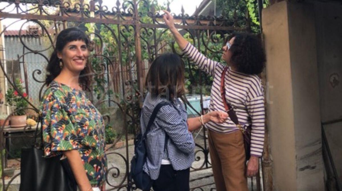 Una Passeggiata scenica per conoscere e festeggiare Riccione - Alcune attrici di Città Teatro impegnate nel percorso