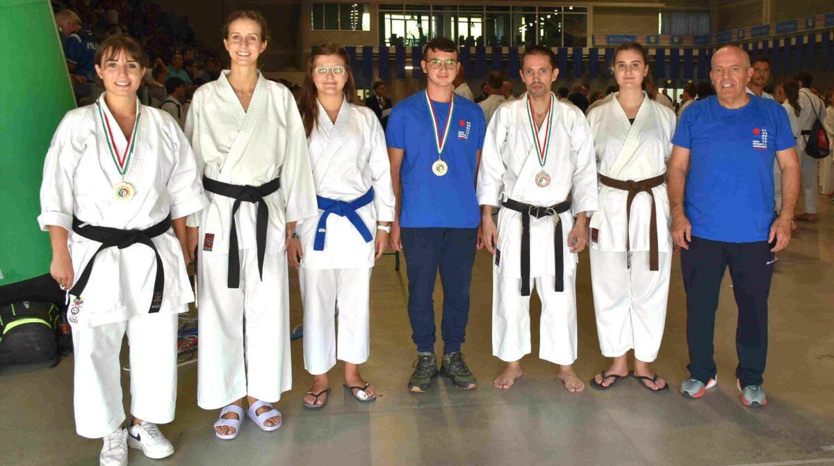 Karate, sette podi per lo Shotokan Club Santarcangelo - Gli atleti santarcangiolesi