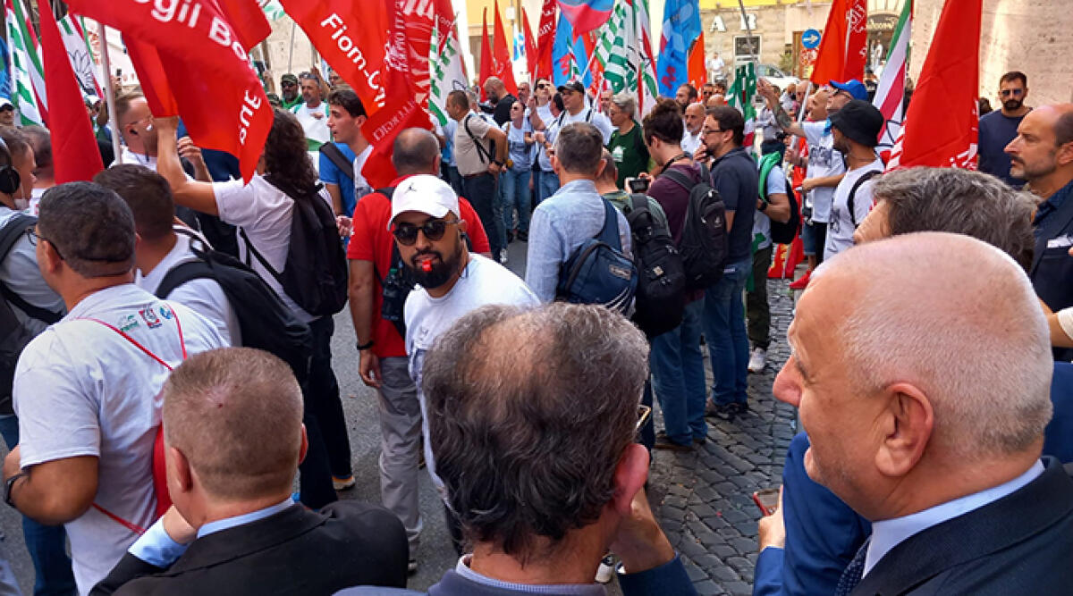 Vertenza Marelli: l’azienda sospende a tempo indeterminato la procedura di cessazione e licenziamento dei 229 lavoratori - Incontro Colla con lavoratori a Roma