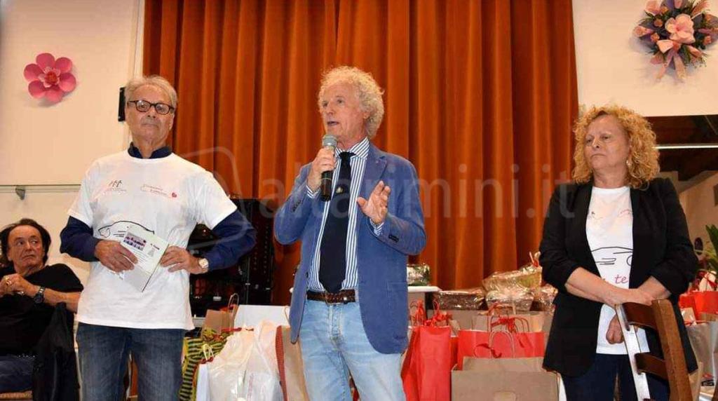 Eduardo Pinto, al centro, con i genitori di Damiano