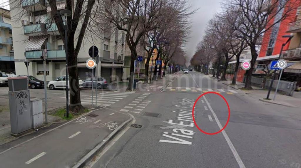 Da Google Earth (foto del febbraio 2022): la segnaletica prima, uguale a quella appena realizzata