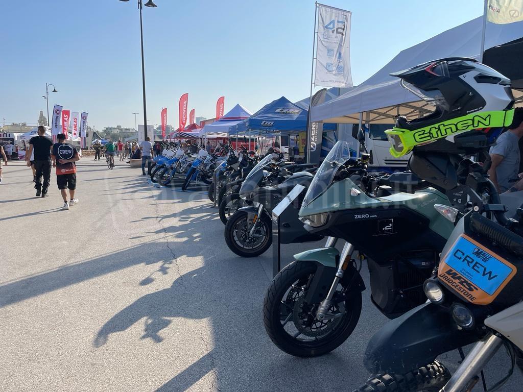 Malle Mutór, le moto protagoniste