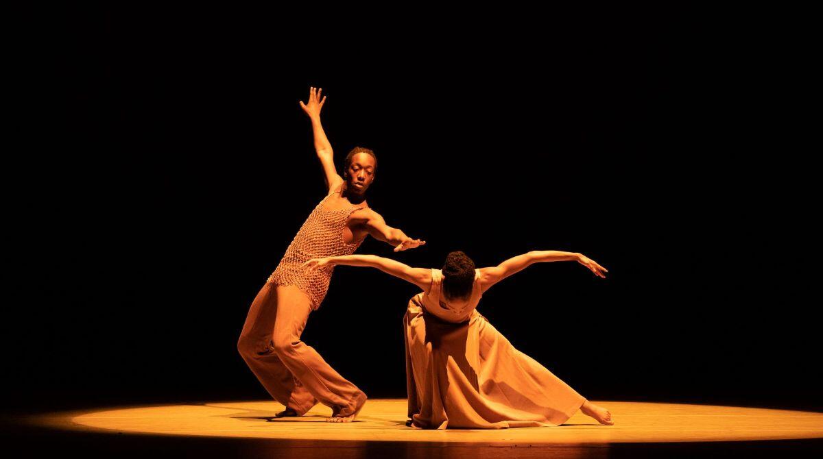 Rimini, danza protagonista al Teatro Galli con "Ailey II": una delle compagnie di moderno più importanti al mondo - Una scena dello spettacolo - foto di Nan Melville