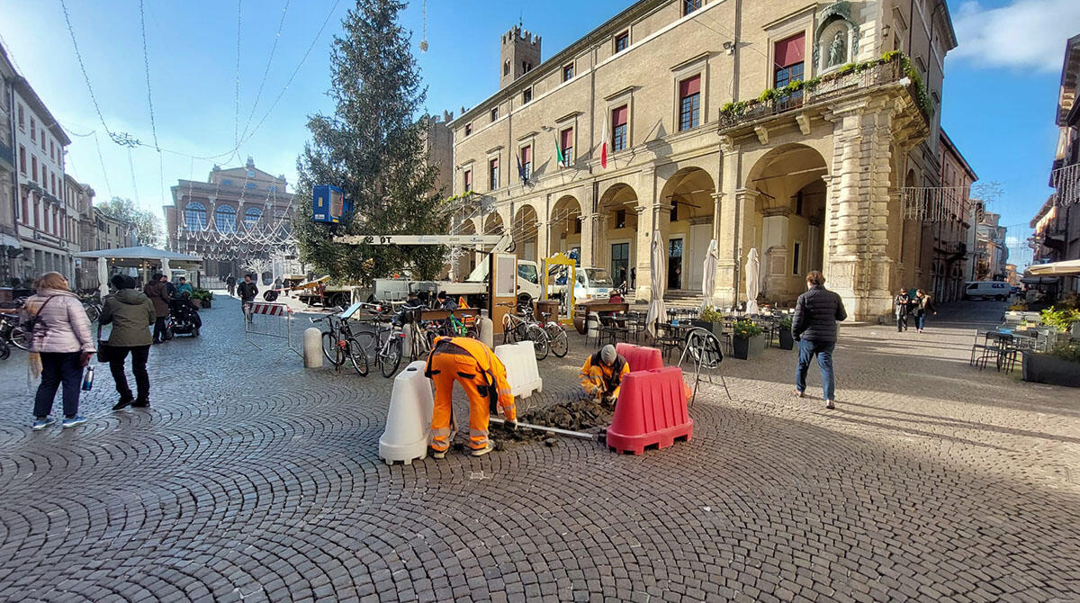 Rimini, ripristino della  pavimentazione in Centro Storico, lavori in corso - Lavori in corso, piazza Cavour Rimini