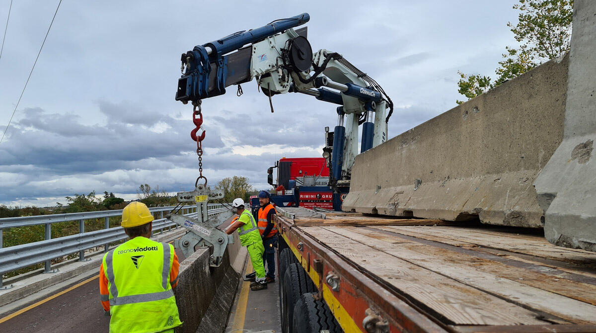 Santarcangelo, lunedì 13 e martedì 14 novembre l’asfaltatura del ponte sulla Trasversale Marecchia - Il ponte sulla trasversale Marecchia