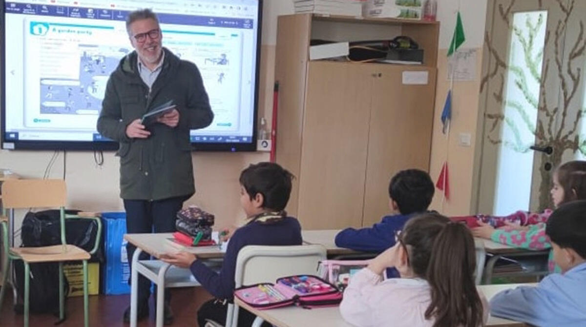 Ius Scholae, il cammino di Santarcangelo verso una cittadinanza inclusiva - In piedi l'assessore Rinaldi, Santarcangelo di Romagna
