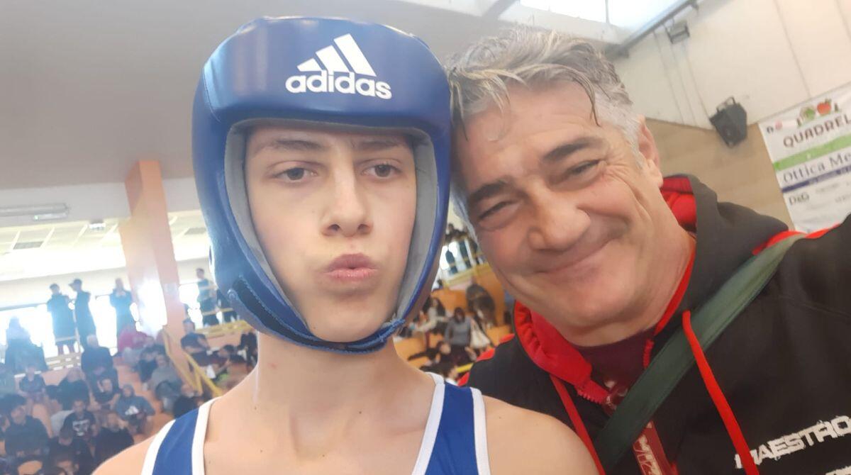 Boxe, soddisfazioni per la Polisportiva di Riccione dagli esordienti Mazzoli e Lepri - Isacco Mazzoli con Ivan Cancellieri