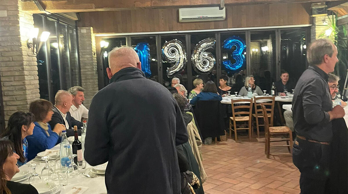 Tra emozioni e ricordi: i compagni di scuola di Villa Verucchio si ritrovano per festeggiare insieme i 60 anni -
