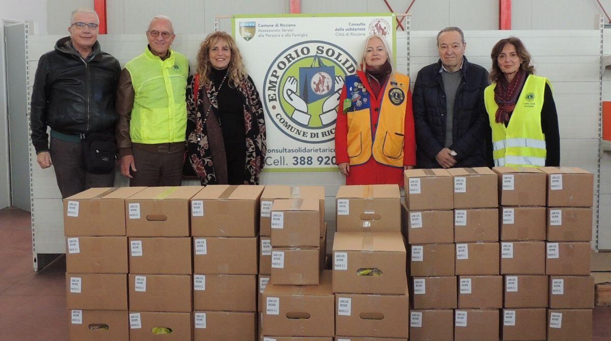 Lions Club Riccione: oltre 50 pacchi alimentari donati all'Emporio solidale - La consegna dei pacchi all'Emporio