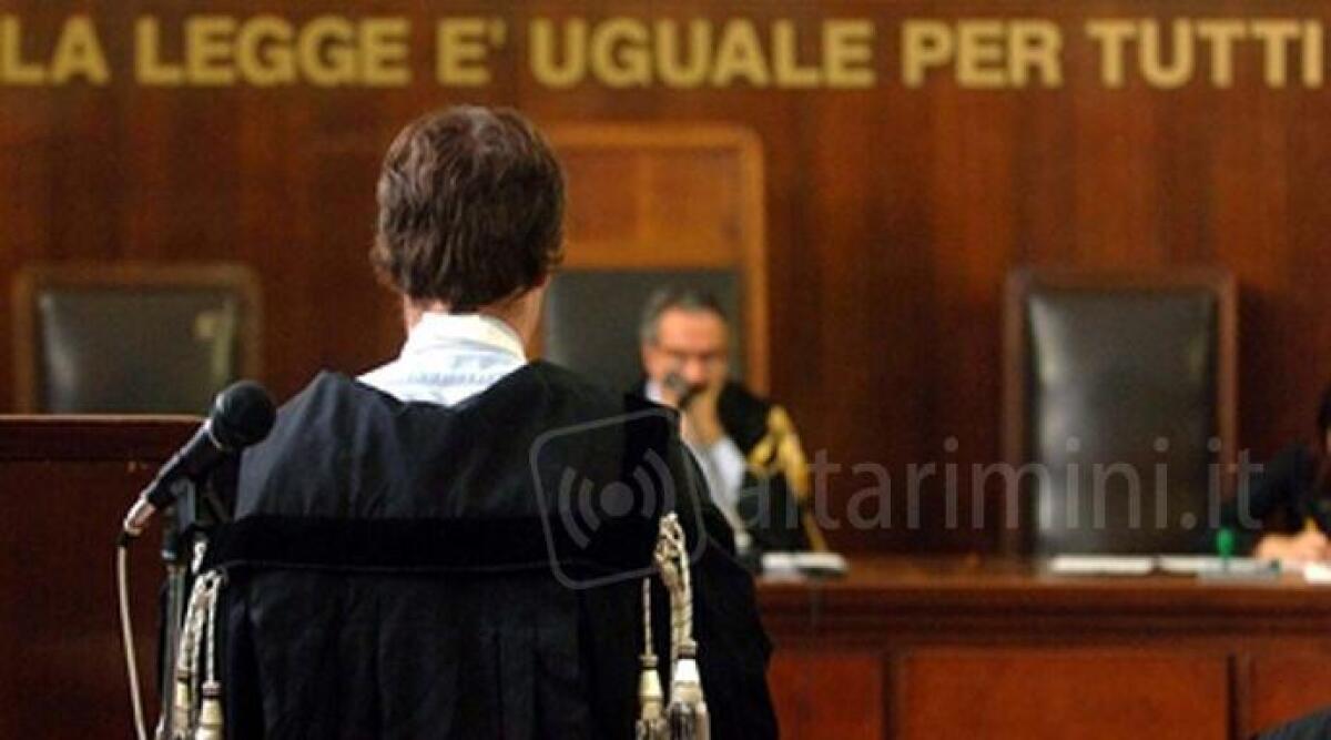 Omicida della moglie assolto, avvocata presa di mira. I colleghi insorgono: "Basta aggredirci" - Aula di tribunale (foto di repertorio)