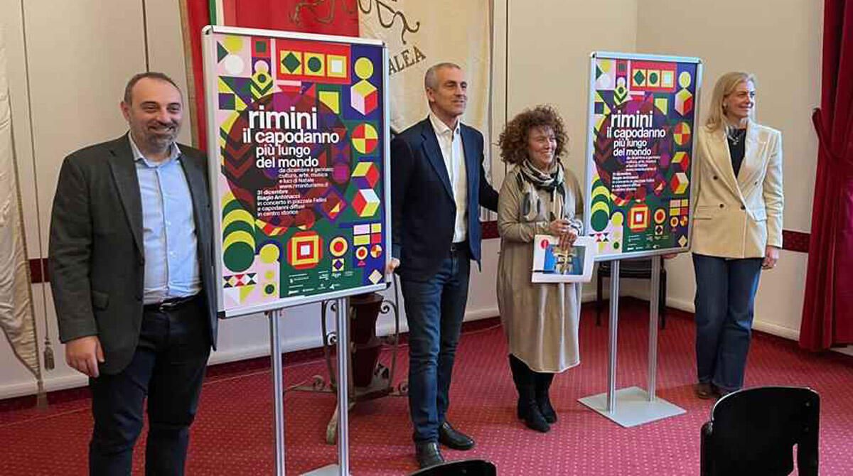 Accensione luminarie dà il via alla festa a Rimini: torna il Capodanno più lungo del mondo, oltre 150 eventi - 