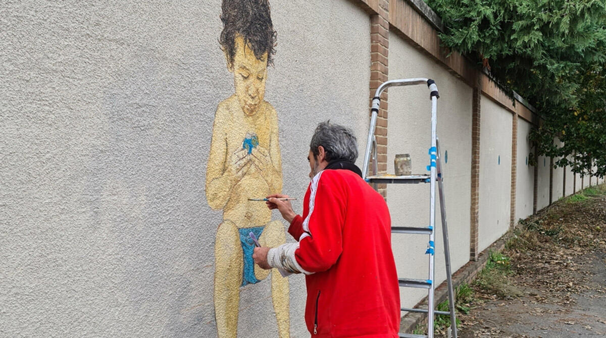 Diritto al Cibo: pronto il murale sulla via Emilia dell'artista Marcello Di Camillo - Marcello Di Camillo all'opera